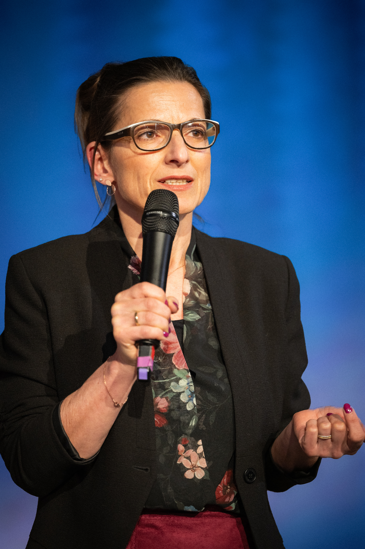 Monika Kleinschmidt als Speakerin auf der Bühne